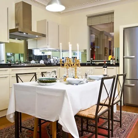 Apartment Penthievre *