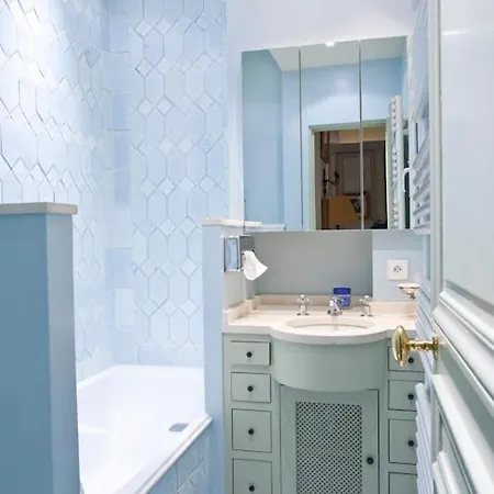 Apartment Penthievre Paris