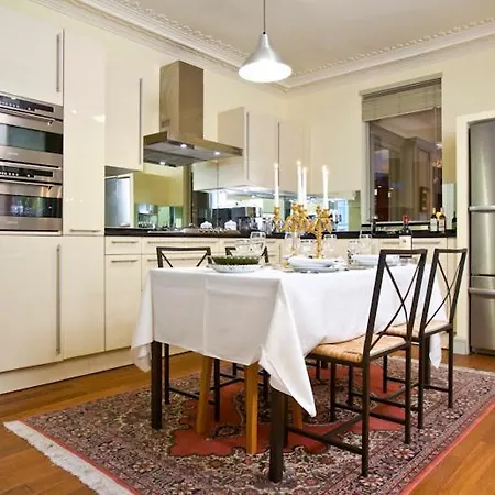 Apartment Penthievre