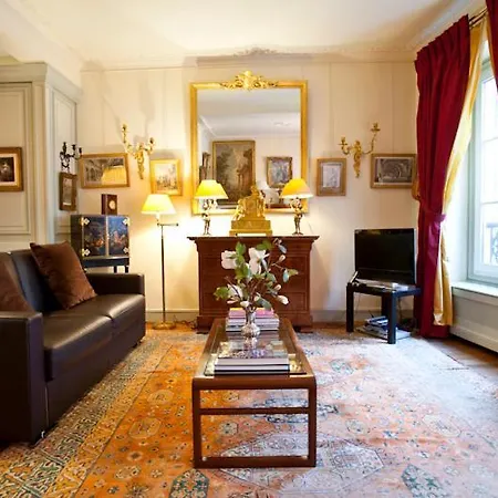 Penthievre Apartment