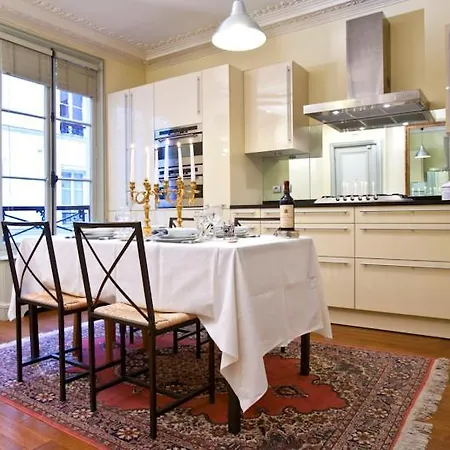 Penthievre Apartment *
